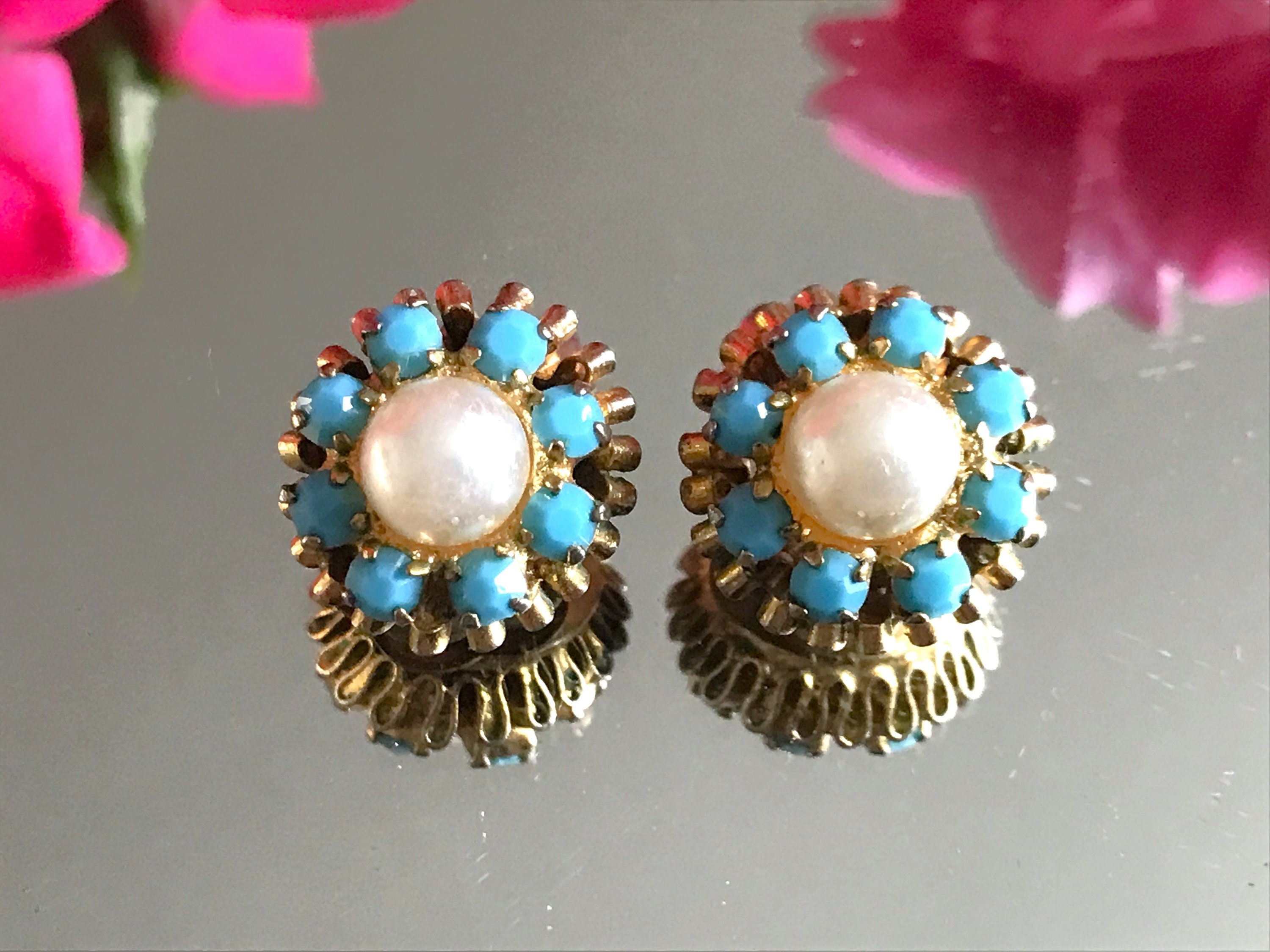Vintage Art Deco Clip Earrings in Turquoise paste glass with a faux Mother of Pearl on Brass, Chic and elegance from the 1930s