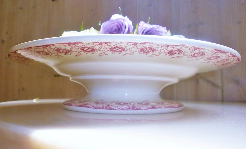 AntiqueFran\u00e7ais Porcelaine opaque de Gien Stand Cake Pink transferware 19thPink transferware geometric floral pattern