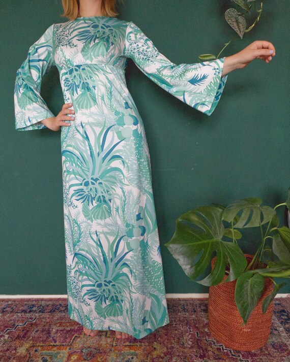 Vintage 70's Maxidress With Bell Sleeves and Airpl