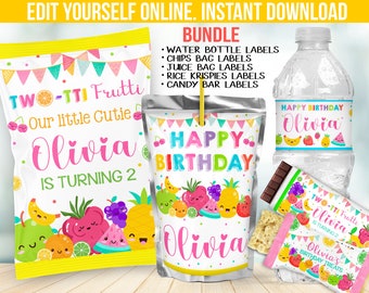 Puede incluir: Un conjunto de etiquetas imprimibles para una fiesta de cumpleaños. Las etiquetas presentan un tema de frutas con ilustraciones coloridas de frutas con caras. Las etiquetas están diseñadas para botellas de agua, bolsas de patatas fritas, cajas de zumo, golosinas de Rice Krispies y barras de caramelo. Las etiquetas dicen "Feliz cumpleaños Olivia" y "Two-Tti Frutti Olivia cumple 2 años".