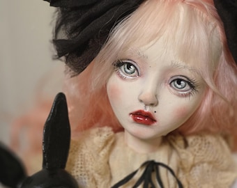 Bambola artistica in argilla polimerica OOAK, Molly, ragazza fantasma vittoriana arrugginita con coniglio nero