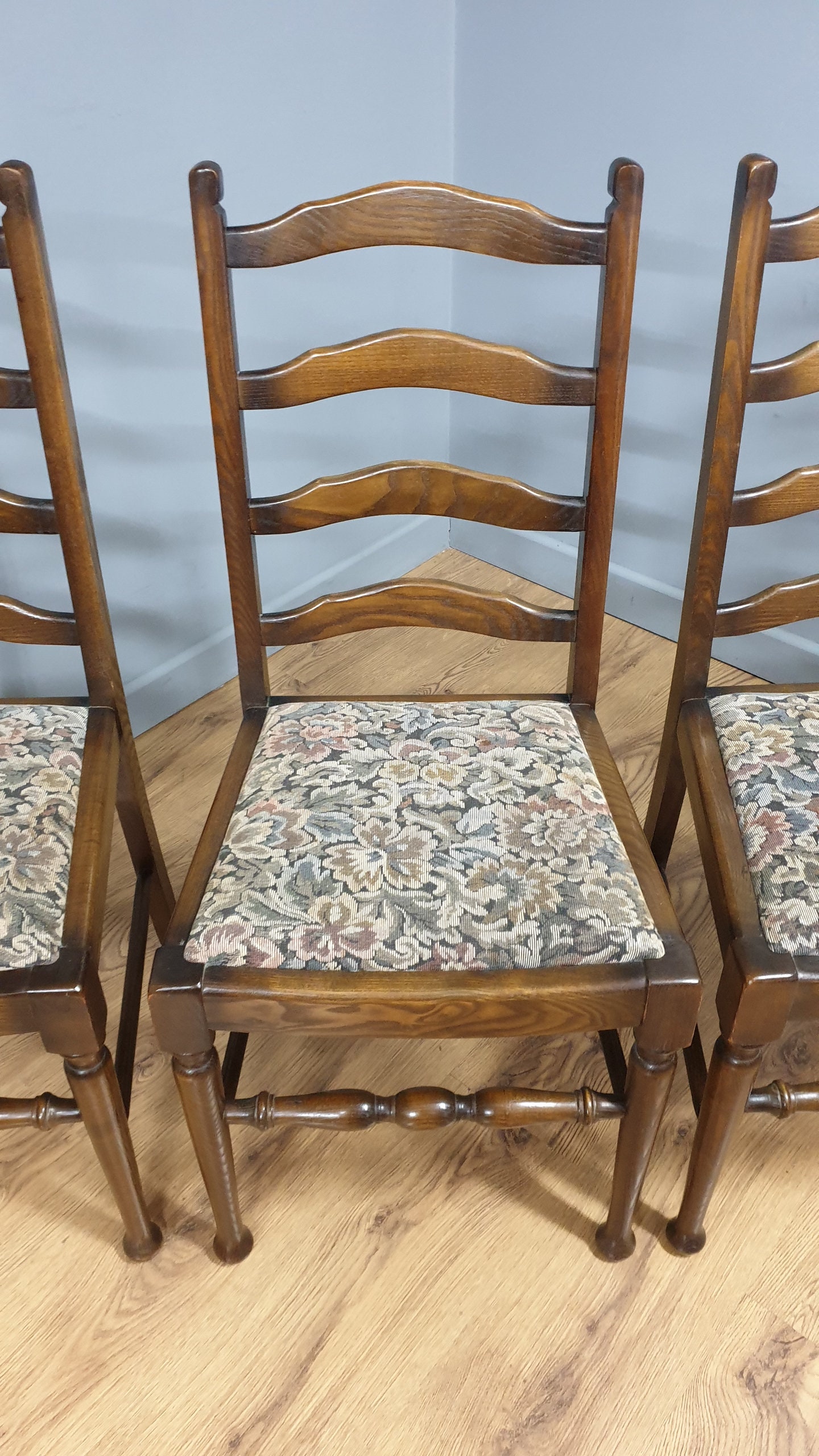 Cuatro sillas de comedor de la escalera de la granja trasera | Etsy