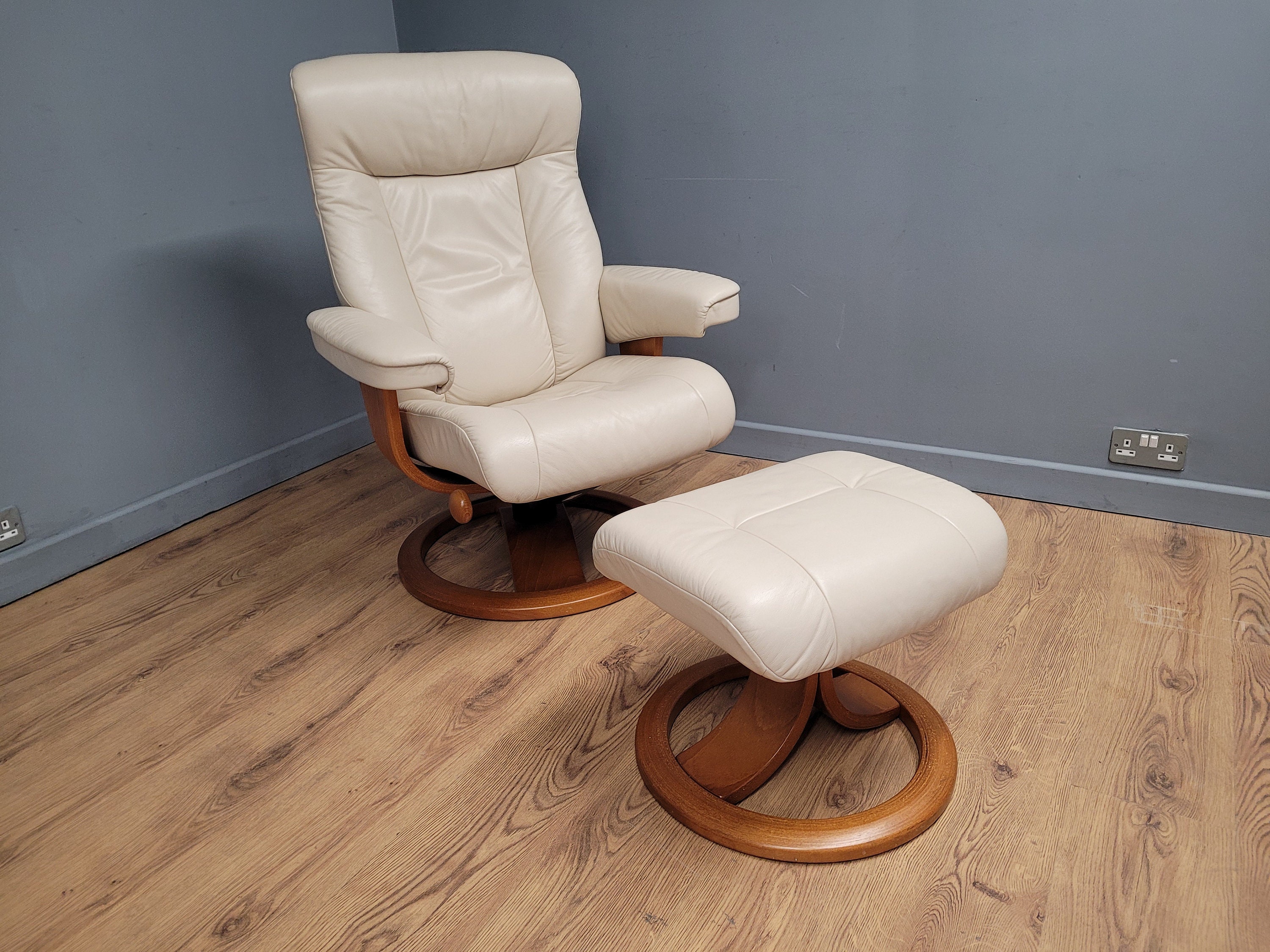 Fjords Hjellegjerde Northern Comfort Leather Swivel Recliner Chair