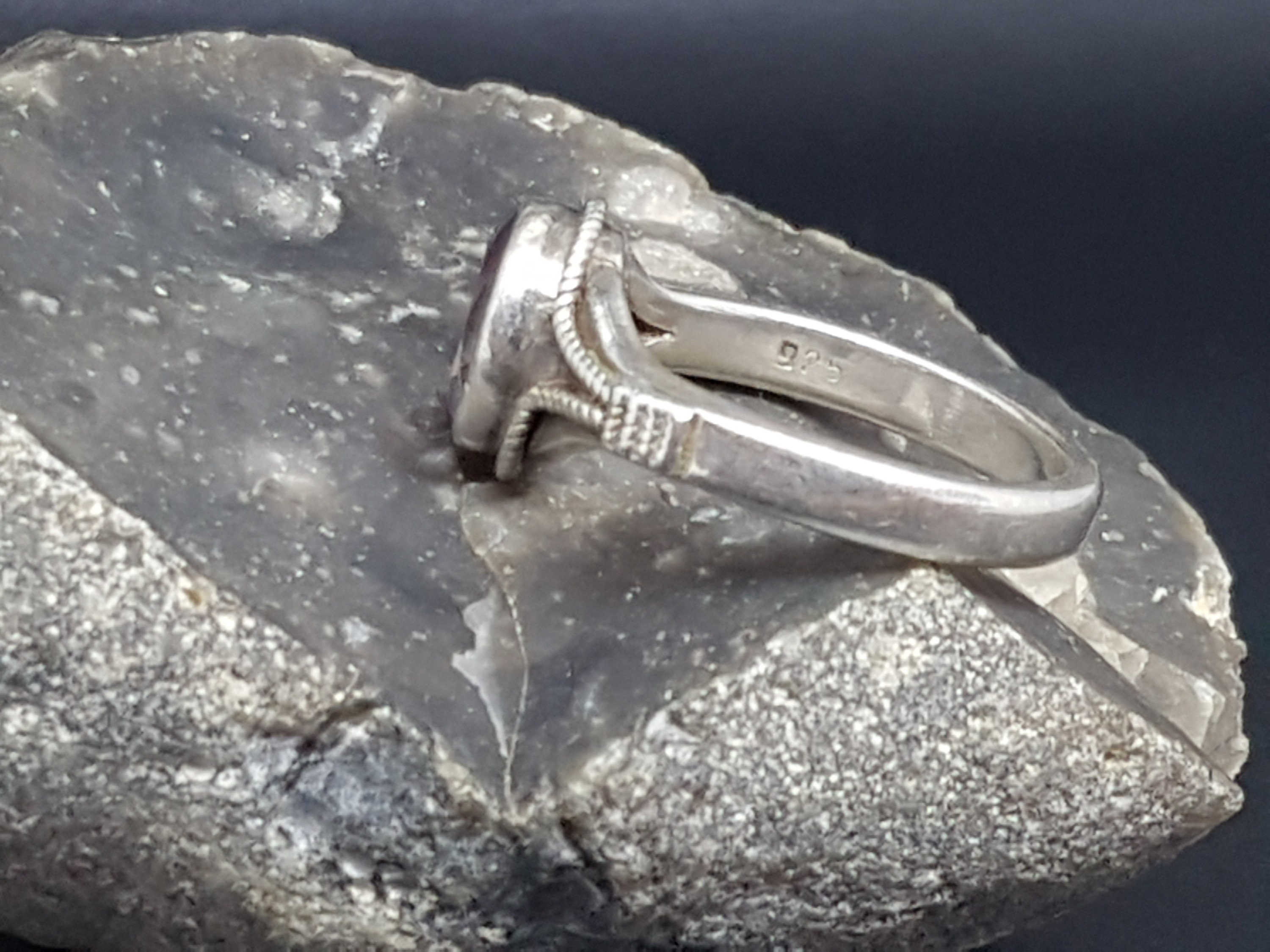 Vintage Sterling Silver Ring With Central Light Purple Stone Vintage Sterling Silver Ring With Central Light Purple Stone