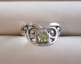 Peridot faceted filigree silver ring
