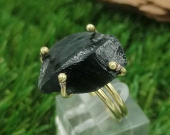 Anillo de cristal de obsidiana negra hecho a mano