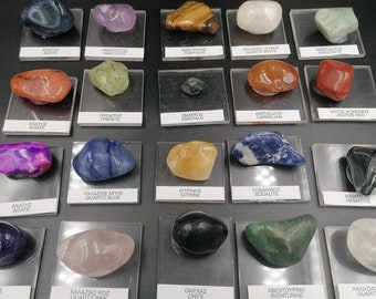 Kristallsammlung Vitrinenbox: Geklebte Kristalle auf Plexiglas