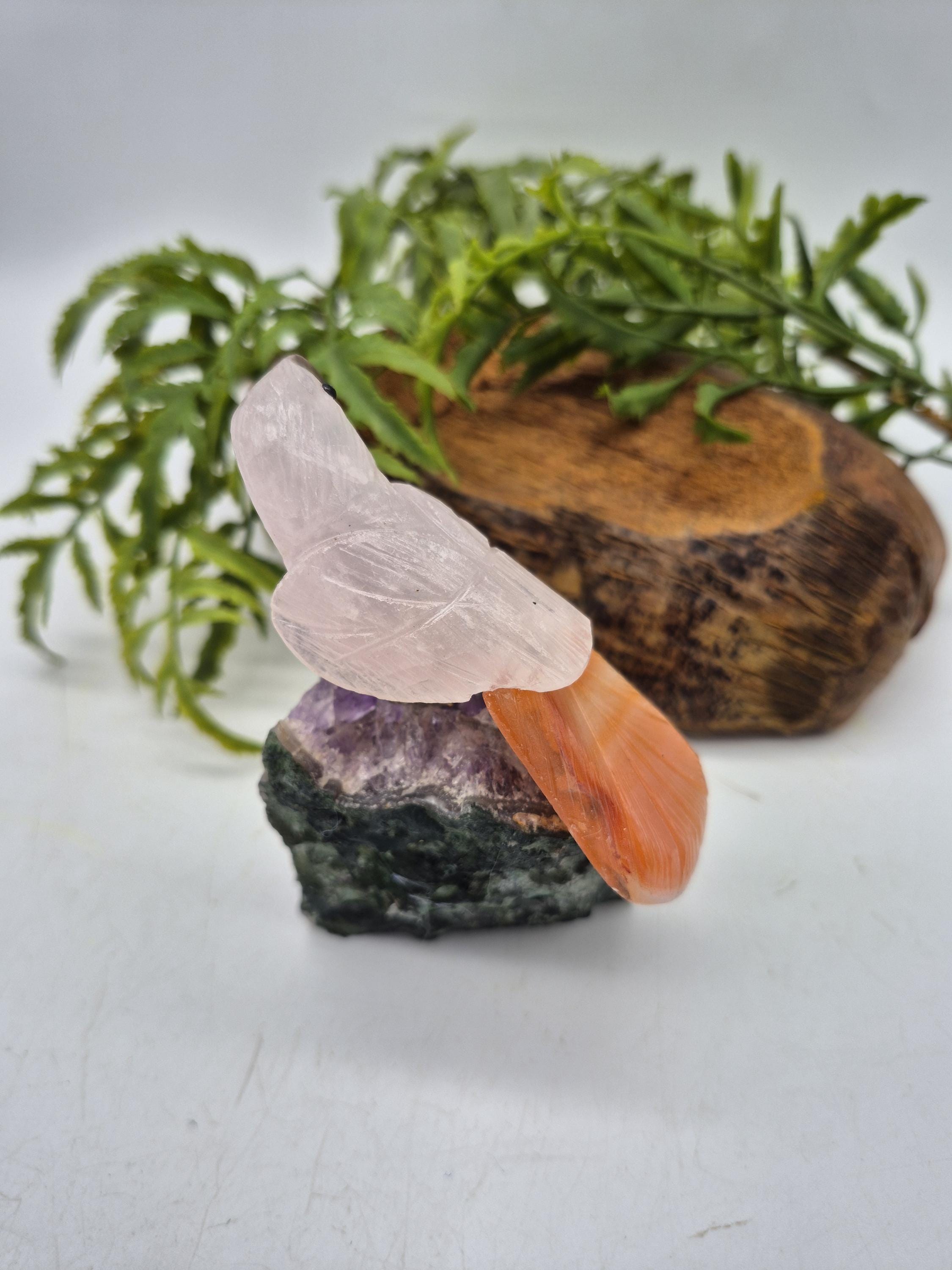 ローズクォーツ彫刻の鳥の置物：瑪瑙の羽根、アメジストの台座 - Etsy 日本