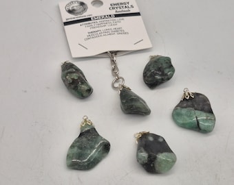 Polished Emerald Keychain – Green Crystal Gemstone Accessory