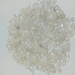 Clear Quartz Polished Crystal Chips, Tumbled Healing Gemstone, New Age Polished Semi-Precious Rocks