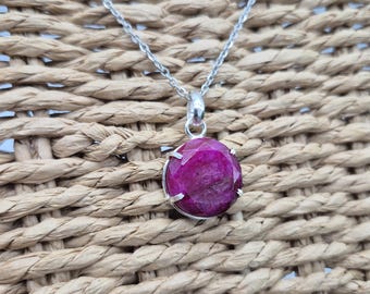 Facetterad Rubin Halsband 925 Sterling Silver Bezel Hänge - Stålkedja - Handgjorda Ädelstenssmycken