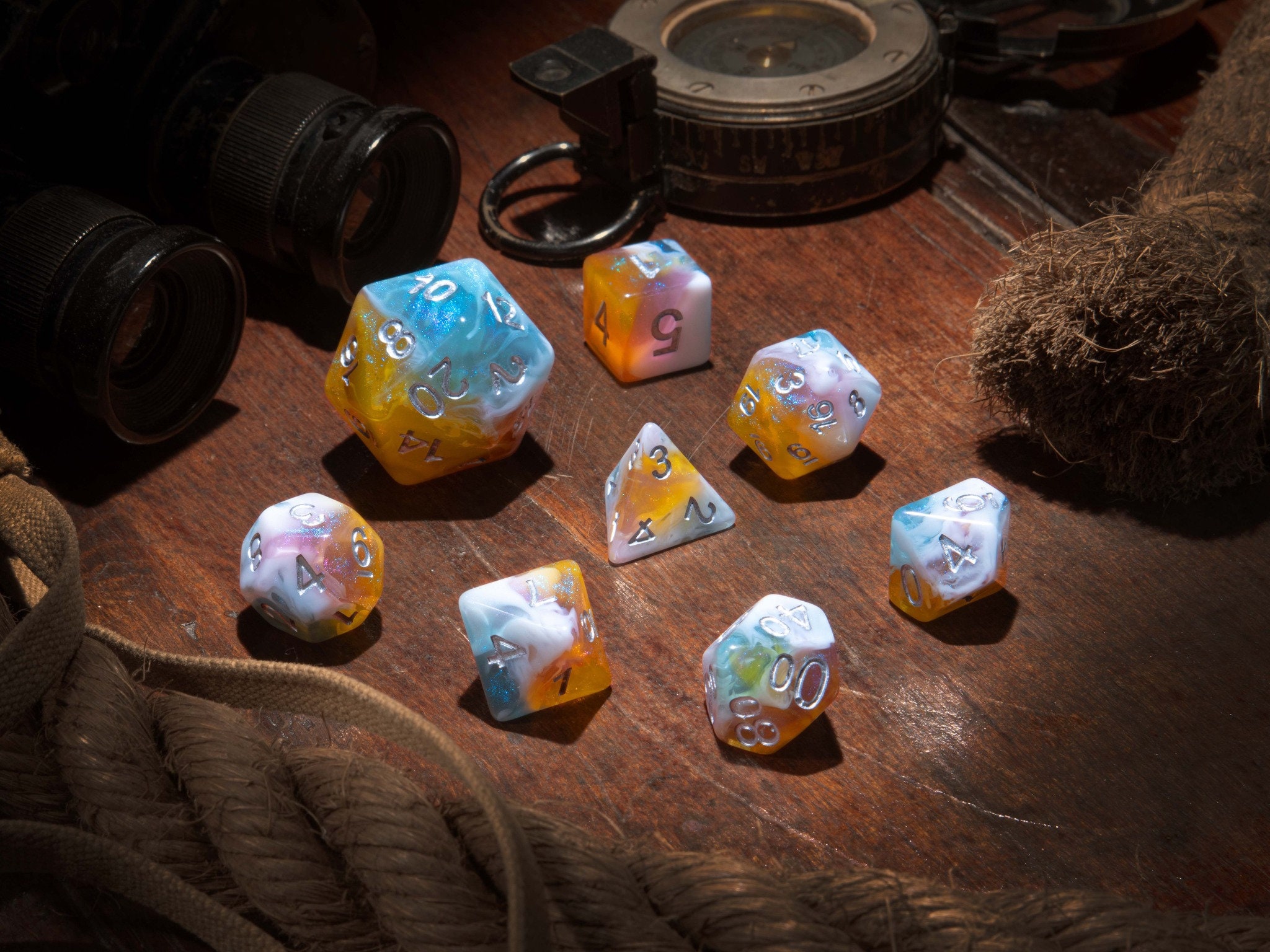 2025年レディースファッション福袋 Set of Dungeons , Kitsune - Thunderbird Of' 'spirit Dice 8 スキー・スノーボードアクセサリー