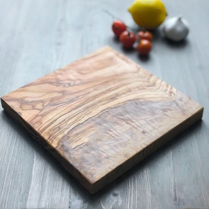 Italian Olive Wood Cheese Board Premium Olive Wood Bread Cutting Charcuterie Serving Carving Chopping Cheeseboard Sustainable 7.9 x 7.9 x 0.8 pulgadas