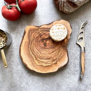 Rustic Olive Wood Cheese Board, Small Serving Board for Cheese, Bread or Kitchen Gifting immagine 4
