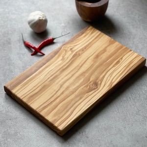 British Naturally Med olive wood irregular handle solid wood small chopping  board/dining board/display board - Shop sussliving Cookware - Pinkoi