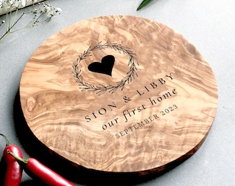 Personalized Round Olive Wood Cheeseboard | Personalised Gift | Housewarming | Wood Anniversary | Gifts for Couples | Birthday Gift | Pizza