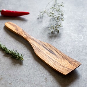 Traditional Olive Wood Spatula | Kitchen Utensil | Wooden Accessories | Kitchen Gadgets