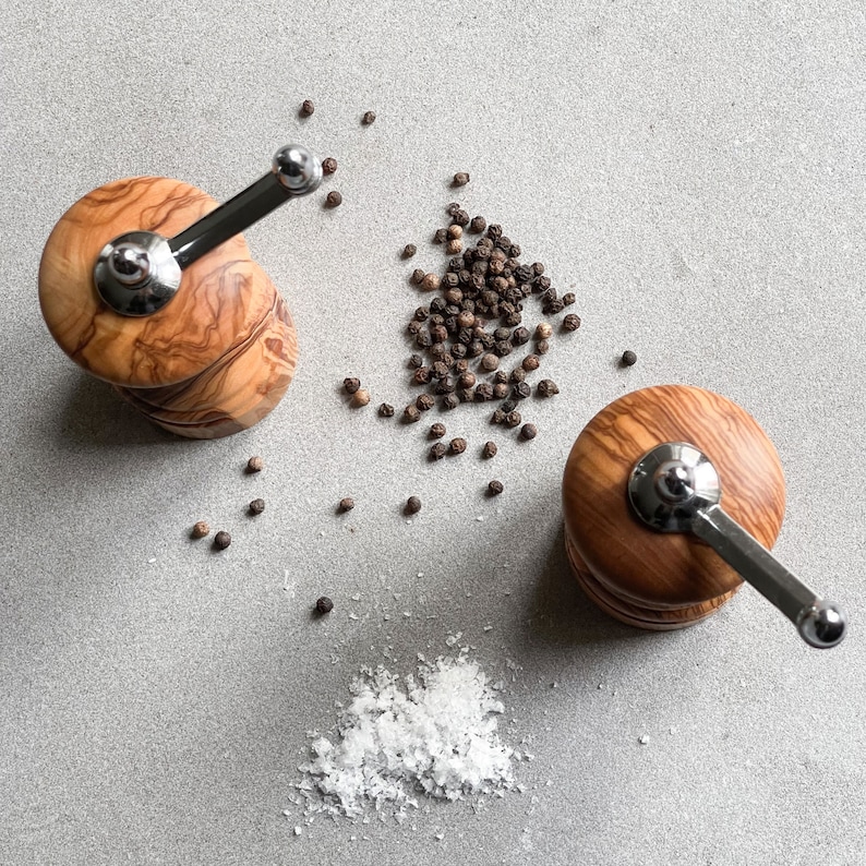 Olive Wood Vintage Style Pepper or Salt Mill, Grinder - Height 13cm (5.11") image 6