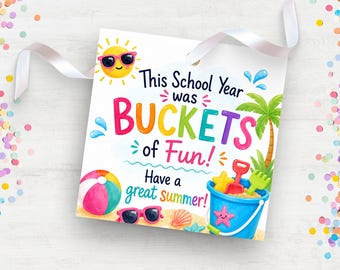 Tantissime etichette regalo stampabili per i regali di fine anno scolastico, auguri di una fantastica estate per la fine dell'anno scolastico a tema spiaggia.