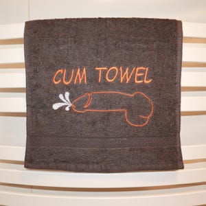 Lustiges Handtuch für Erwachsene Humor, Perfektes Geschenk für die Braut, Name Logo Stickerei, personalisiertes Strandtuch, Geschenk für den Bräutigam, Penistuch
