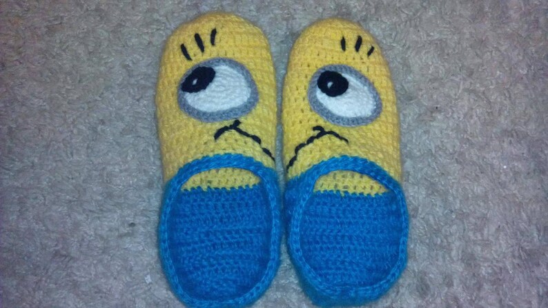 mens minion slippers