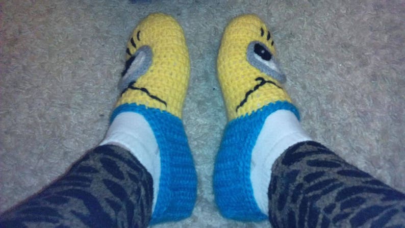 mens minion slippers