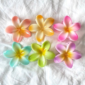 Plumeria flower hair clip | Flower claw clips | Coconut girl | Spring | Summer hair accessories | Large claw clip | Hawaiian flower