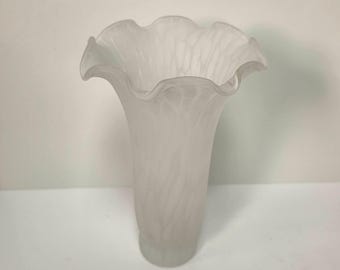 Vintage Tulip-Shaped Mottled White Glass Lampshade Ruffled Edge 6-Inch Tall