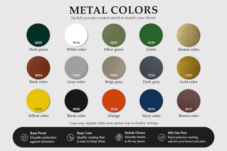 Op de afbeelding: Een kleurenkaart getiteld METAL COLORS met vijftien cirkelvormige gepoedercoate metalen stalen met numerieke codes en namen waaronder donkergroen, wit, olijfgroen, groen, brons, baksteen, grijs, beige grijs, donkergrijs, goud, geel, zwart, oranje, marineblauw en bruin.