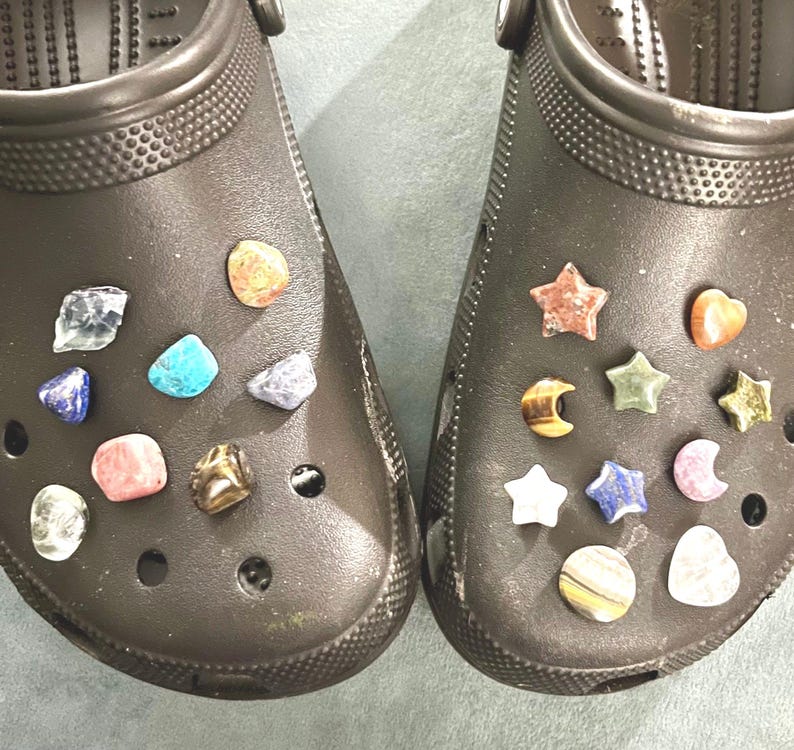 Crystal Croc Charms: Tumbled Stone Shoe Decoration immagine 1
