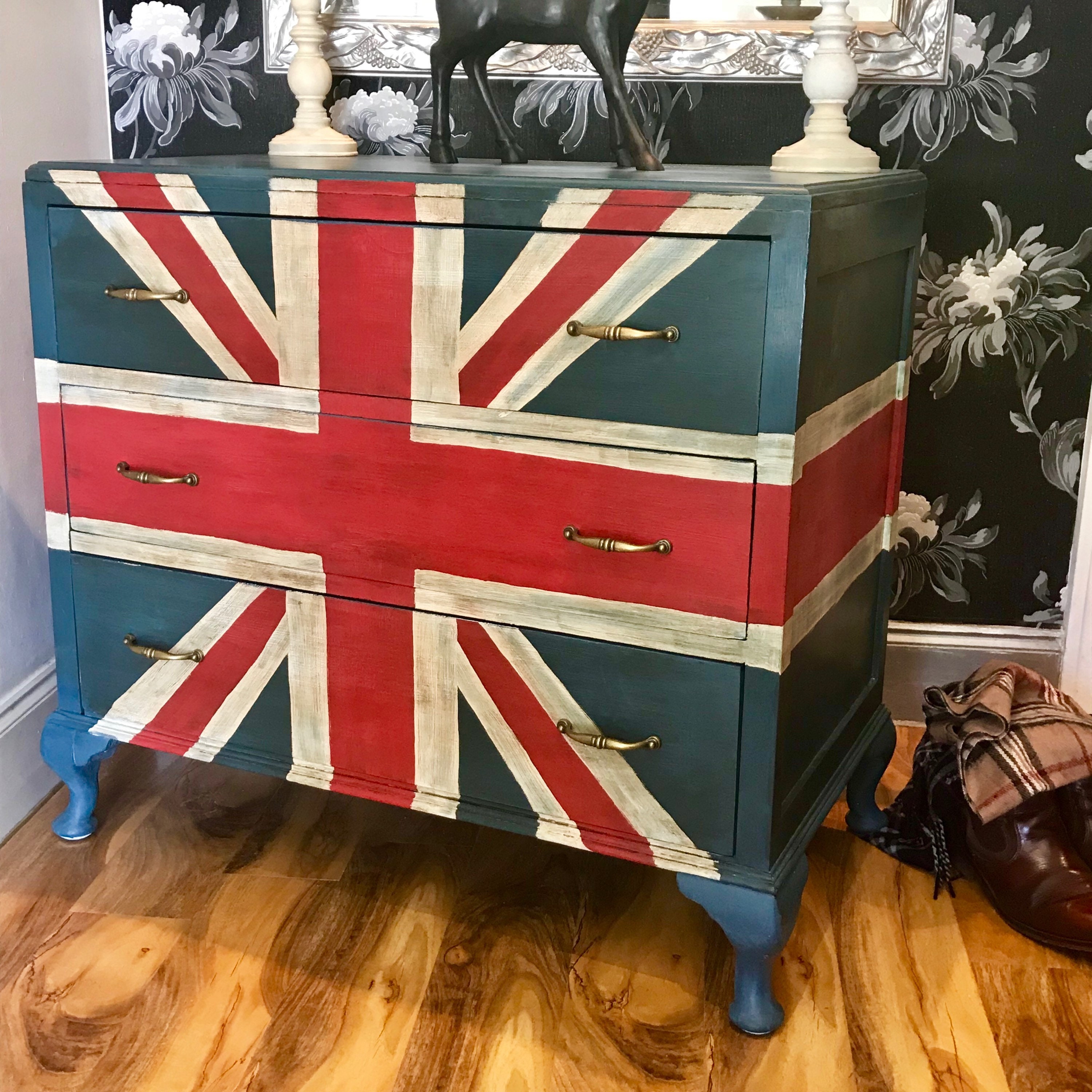 入荷nowオンラインストア Victorian Jack Union Solid Hand Drawers of Chest Wood コレクション