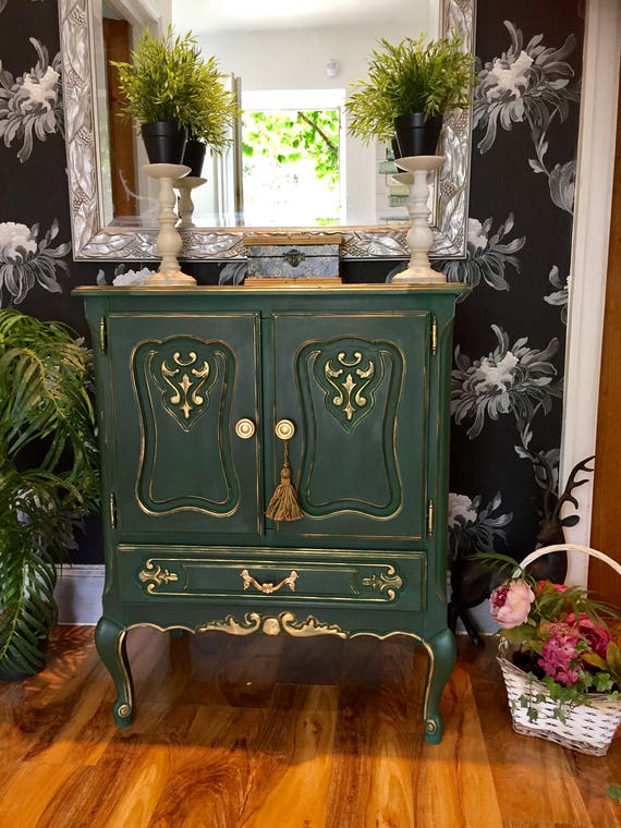 Green on sale drinks cabinet