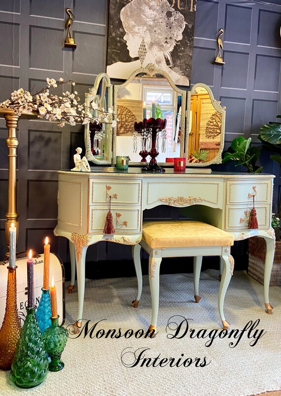 Collete dressing 2024 vanity with mirror