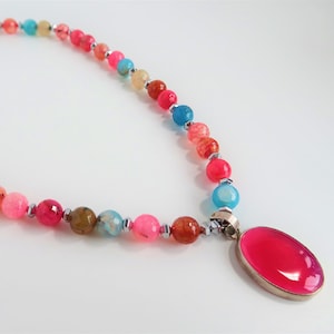Pink stone necklace, Pink beaded necklace, Pink statement necklace, Gemstone statement necklace, Pendant beaded necklace, Agate necklace