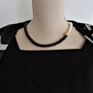 30th anniversary gift for wife, Freshwater pearl necklace, Black onyx necklace for women, Asymmetric necklace, Black and white necklace