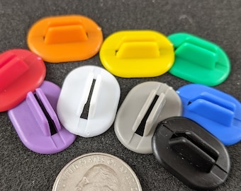 Supports en plastique souple pour pièces de jeu de société