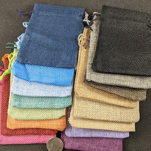 Farbenfrohe Spielfiguren-Taschen