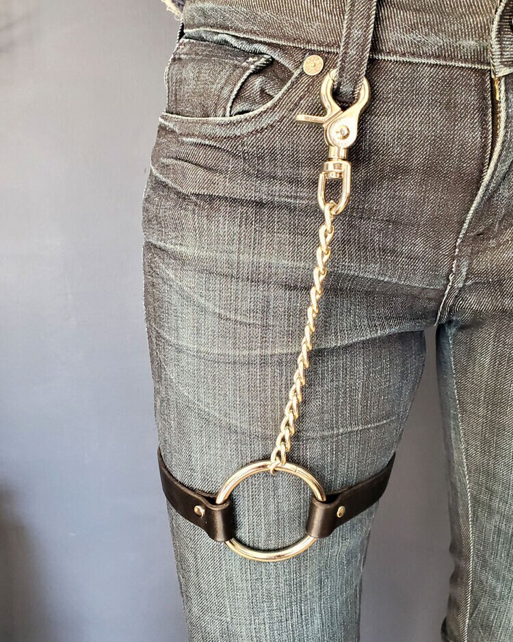O-ring Leg Chain Harness Garter - Etsy display picture 1