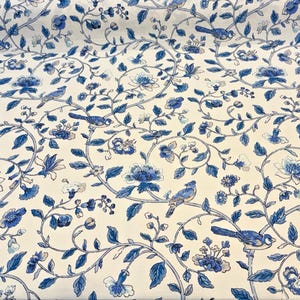 Waverly Summer Isles himmelsblått draperityg med blommig fågelmotiv, metervara