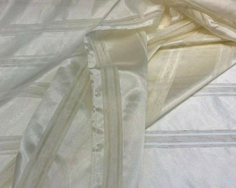 Franskt transparent voiletyg med gyllene rand, 340 cm brett, metervara