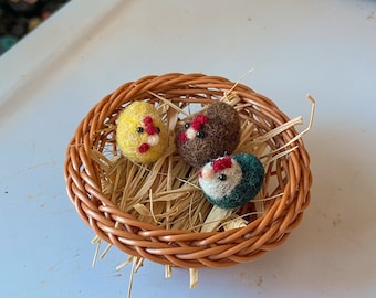 Needle felted micro chicken, Needle felted animals, tiny chicken figurine, chicken lover, chicken gift, hen sculpture, dollhouse chicken