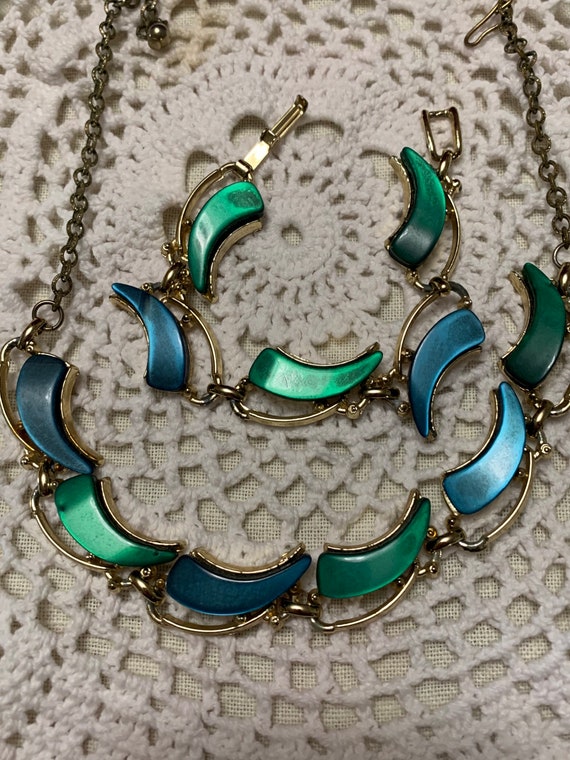 Teal Thermoset Plastic Necklace and Bracelet