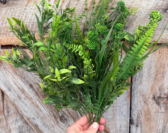 19" Mixed Greenery Bush with Fern Leaves and Botanical Foliage