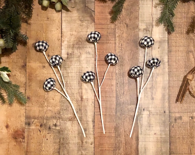 Buffalo CHeck PIcks, BLack ANd WHite PUcks, BUffalo CHeck SPrays, BUffalo CHeck TRee DEcor, BUffalo CHeck WReath DEcor, BLack ANd WHite