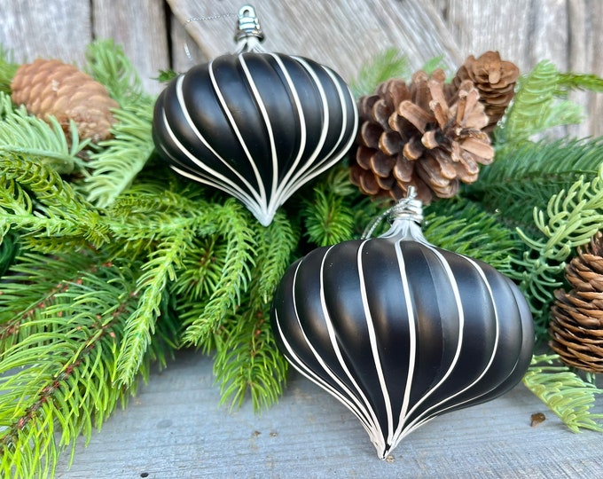 Set of 2 Black & White Ornaments, 4 Ornaments, Christmas Ornaments