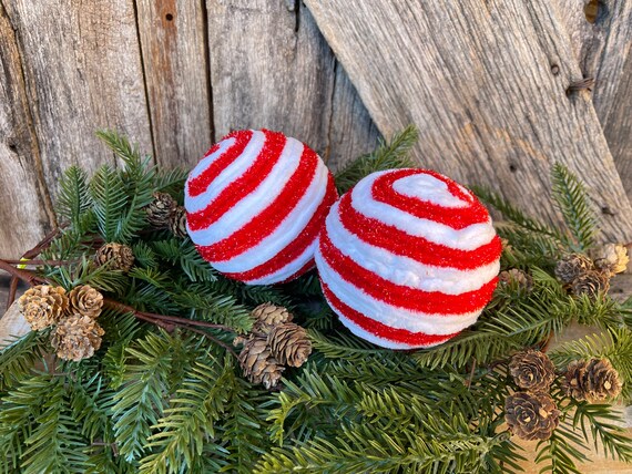 Red and white swirl christmas decorations Clearance