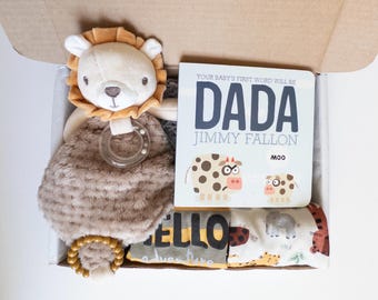 Lion Baby Gift Box – Newborn Set with Bodysuits, Security Blanket & Board Book