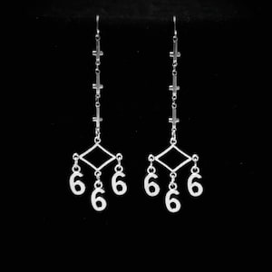 666, pendientes satánicos, número de la bestia, heavy metal, cruz invertida, cruz al revés, horror, gótico, metalero, tarot, la carta del diablo