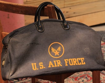 AIR FORCE BAG : Un borsone dell'aeronautica statunitense. Questa guerra fredda portare tutta la borsa era Made in America.