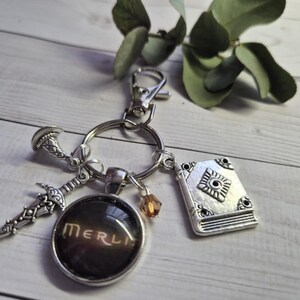 Llavero con clip para bolsa de cristal de 20 mm hecho a mano de Merlín, con temática de caballero y mago del Rey Arturo. imagen 4